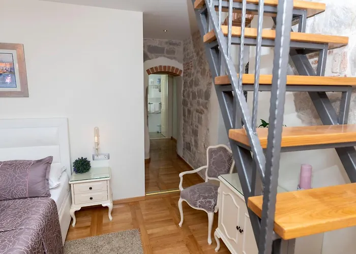 Gothic Palace Heritage Гостевой дом Сплит