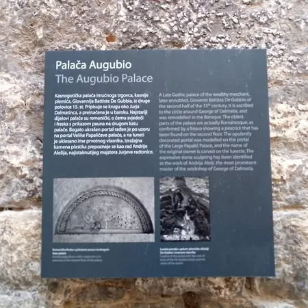 Pensión Gothic Palace Heritage 4*