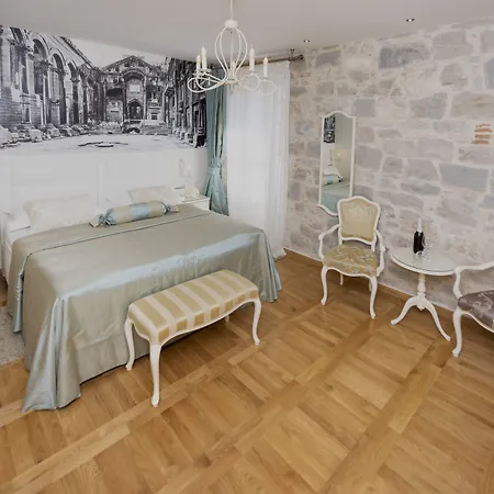 Gothic Palace Heritage Pensionat Split