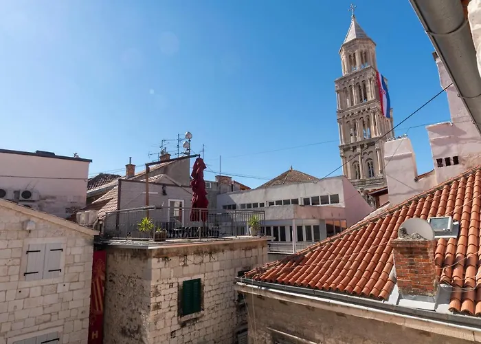 Gothic Palace Heritage בית הארחה