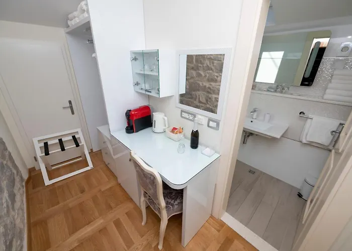 Gothic Palace Heritage בית הארחה