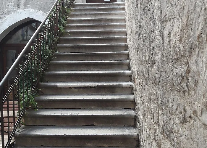 Gothic Palace Heritage בית הארחה