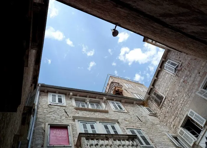 Gothic Palace Heritage ספליט