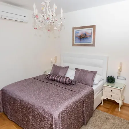 Gothic Palace Heritage Pensjonat Split